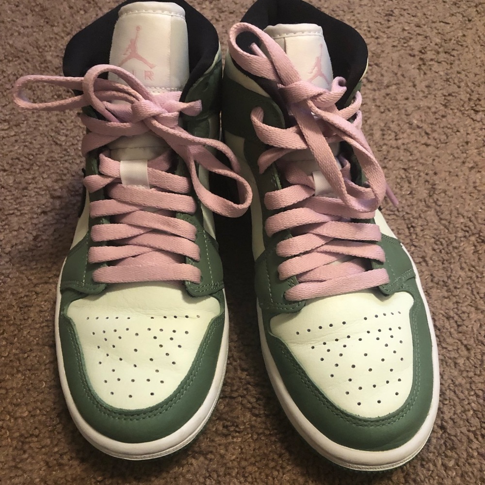 Dutch green Jordan 1 Mid Women Size 6